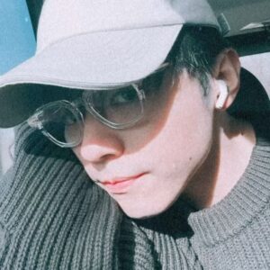 Ian Chan Instagram - -
好耐都無見過陽光普照
然後我發覺我有好多癦 多到可以玩連線
要唔要試下玩