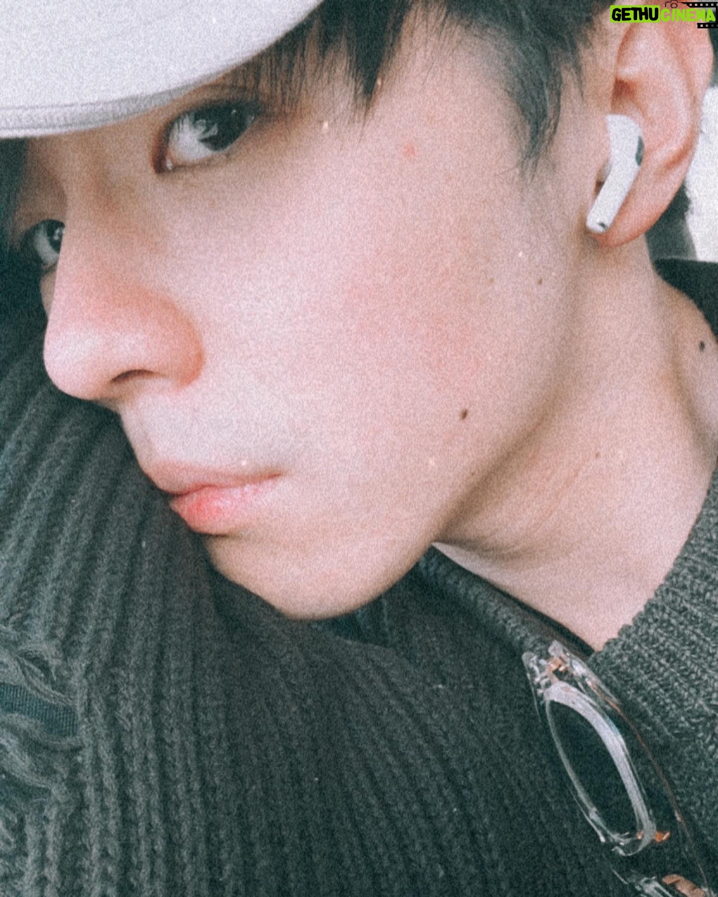 Ian Chan - 40K Likes - -
好耐都無見過陽光普照
然後我發覺我有好多癦 多到可以玩連線
要唔要試下玩