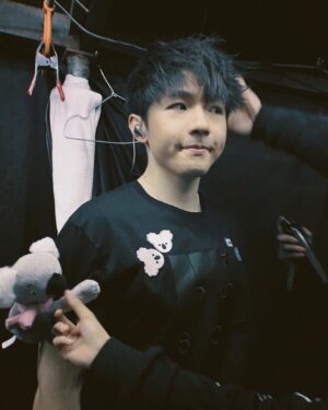 Ian Chan Instagram - -
介紹番 新抱
Goodnight