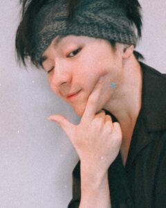 Ian Chan Instagram - -
我覺得依張星星暗瘡貼值得一個post 😀😀
然後就是悄悄提一下演唱會明天公售😀😀