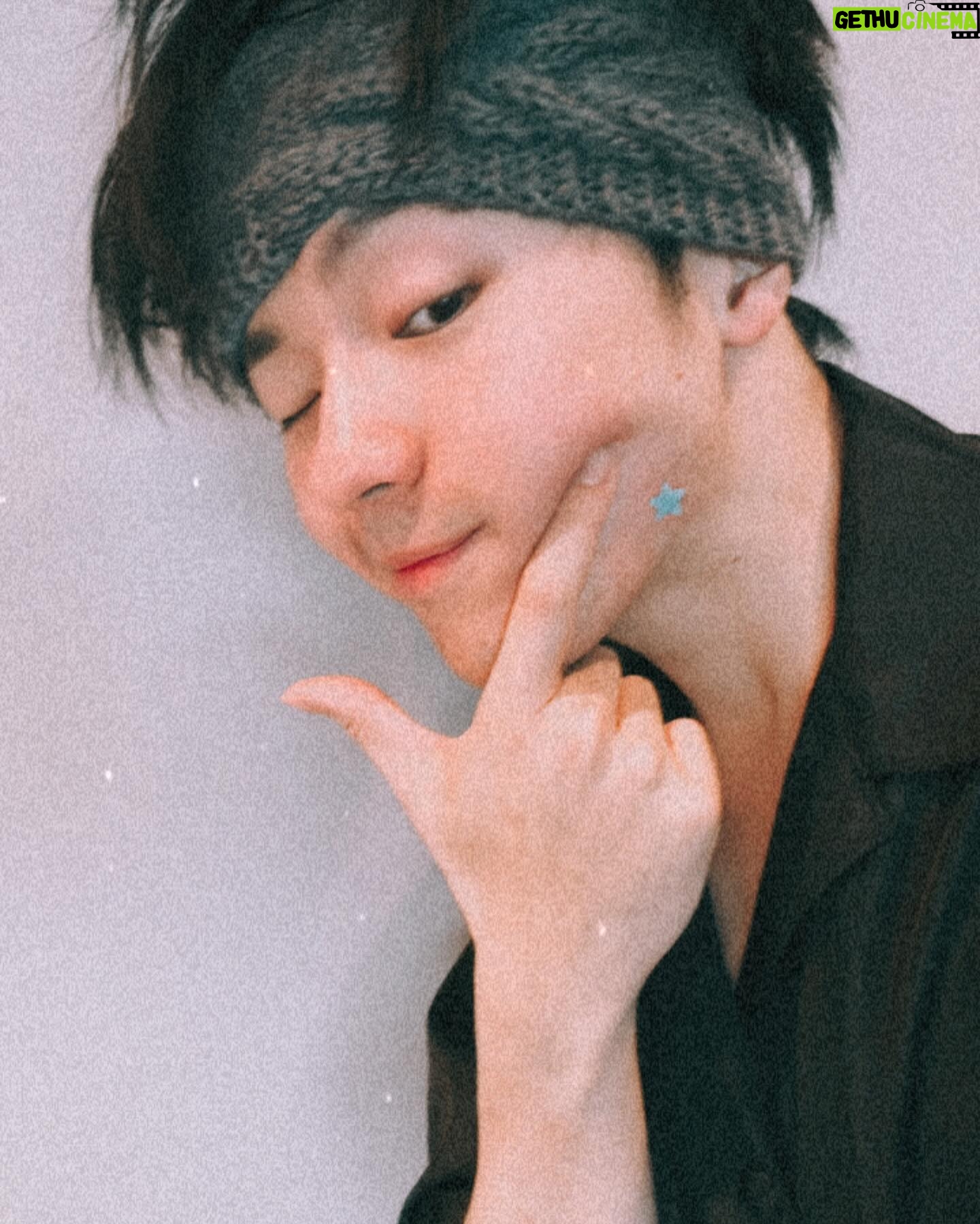 Ian Chan - 39.5K Likes - -
我覺得依張星星暗瘡貼值得一個post 😀😀
然後就是悄悄提一下演唱會明天公售😀😀