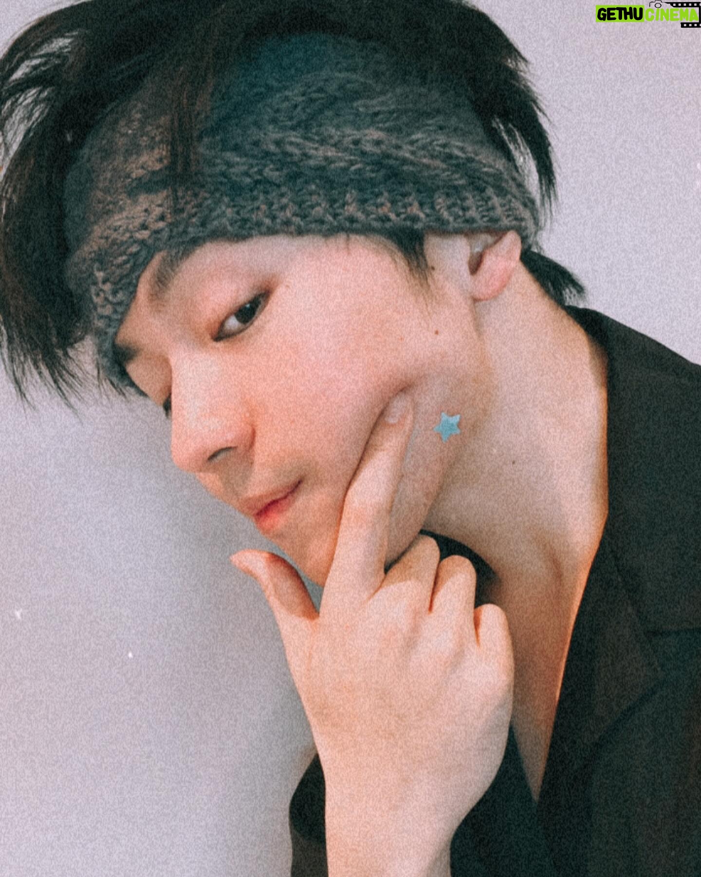 Ian Chan - 39.5K Likes - -
我覺得依張星星暗瘡貼值得一個post 😀😀
然後就是悄悄提一下演唱會明天公售😀😀