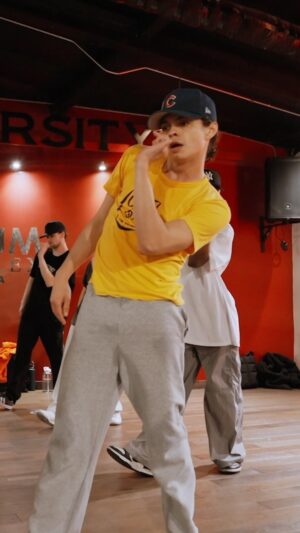 Ian Eastwood Instagram - 🎧🎸 im on the stree•eet, you're pushin' me, baby🕹️💔
•
“pressure” - @tendaiwall 
•
🎥 : @rudekoji 
•
#choreographer #dancer #commercialchoreography