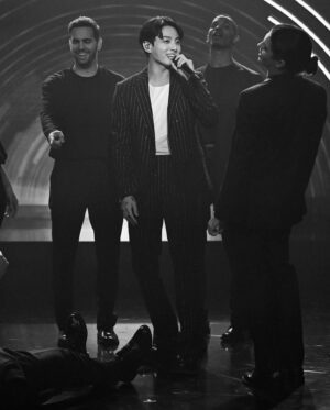 Ian Eastwood Instagram - so grateful to experience this. this moment in my life has changed my personal relationship with dance all over again! i will never forget this time. so thankful and very inspired! ✨🫶❤️‍🔥
-
JUNG KOOK [ @bts.bighitofficial ] “STANDING NEXT TO YOU”  @fallontonight @jimmyfallon LIVE PERFORMANCE.
-
CHOREO : @keonemadrid @shaylatukolan @minbro1325 
-
DANCERS : @brianpuspos @ian_eastwood @jakebrandorff @devinpornel @dom_lashvwn @jakekodish 
-
#btsarmy #dance #dancer #commercialdance #jungkook #golden #jimmyfallon #nbc