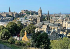 Ian McQue Instagram - We live right on its doorstep and we don’t visit Edinburgh enough. So beautiful.