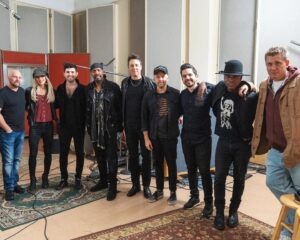 Ian Nelson Instagram - Amped for ‘22

Grateful to be working on some rad projects with such an amazing team!

Happy New Year! 🤍🤍
Ian

@sunsetsoundrecorders @dfdproductions 

📸 @zoesherphotography