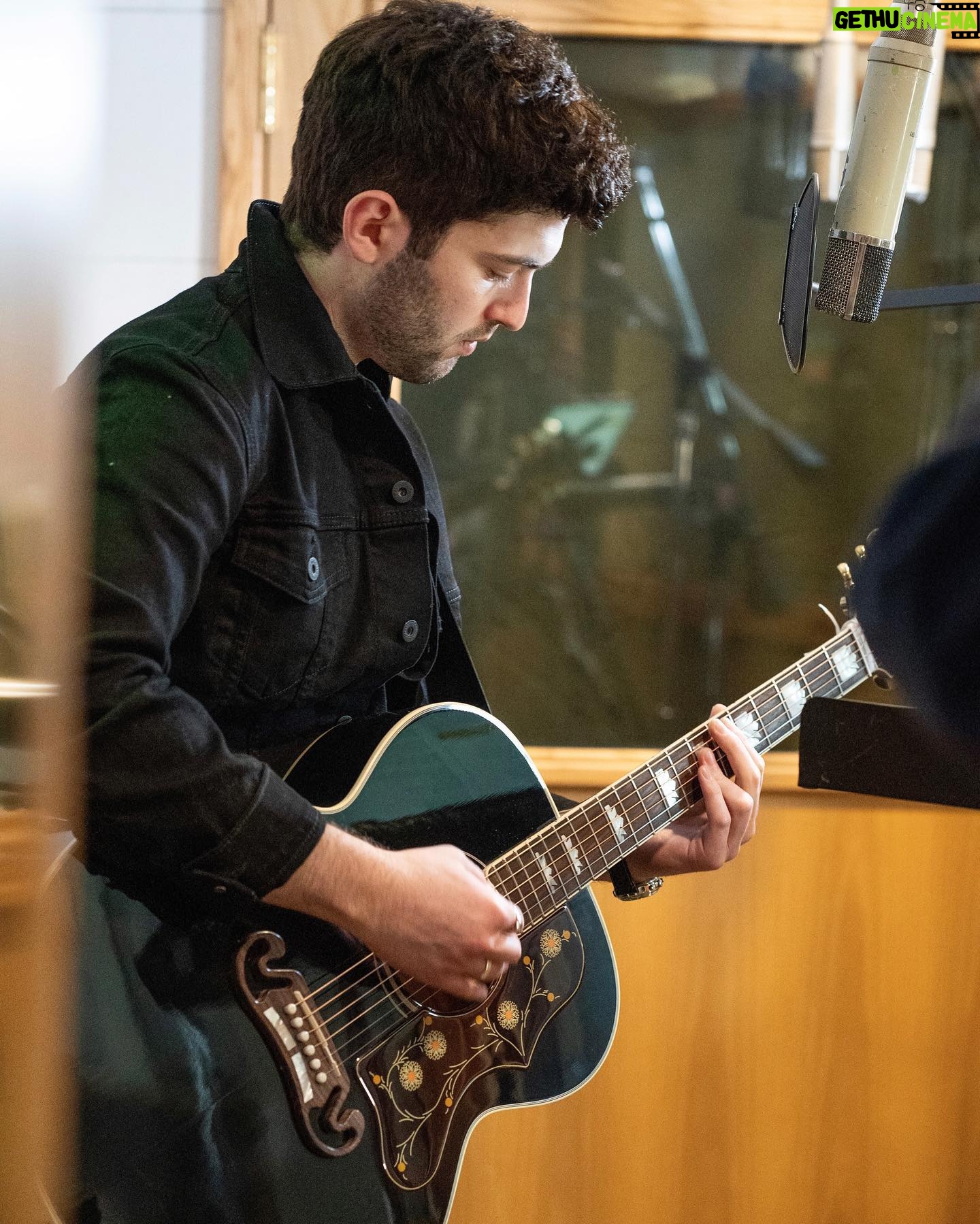 Ian Nelson - 5K Likes - Recording new single at the legendary Sunset Sound studios :)
There truly are no limits if you put your mind and heart into something!
Sending love to you
Ian
📸 @zoesherphotography @sunsetsoundrecorders @dfdproductions