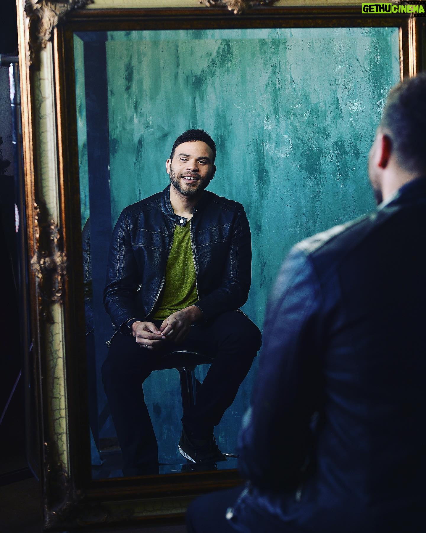 Ian Verdun - 2.2K Likes - Tonight is the ultimate of penultimate episodes on @siren season 3 and I can’t believe its almost over!! It’s got me all reflective...like I can really see myself...like I’m talking to the man in the mirror...like I’ve spent all morning thinking of mirror puns.... #punsaremyhaikus #icanthelpit #ithinkinpuns #itsablessingandacurse #ishouldreallysitwithmyself #see #theresanotherone #ijustcanthelpmyself #sendhelp
