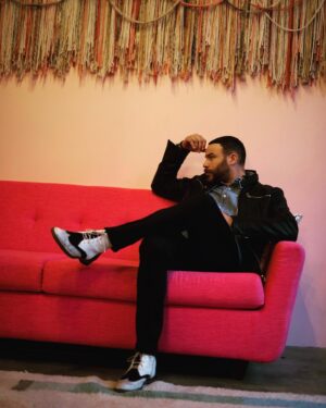 Ian Verdun Instagram - Serving shoes and pink couches since 2018. #shoes #ohmygod #ifyouwerearoundduringtheearlydaysofyoutubeyoullgetthatjoke #theseshoesruletheseshoessuck #pose #pinkmoon #nahson #pinkcouch #pinkcouchdontslouch #throwback #mensfashion