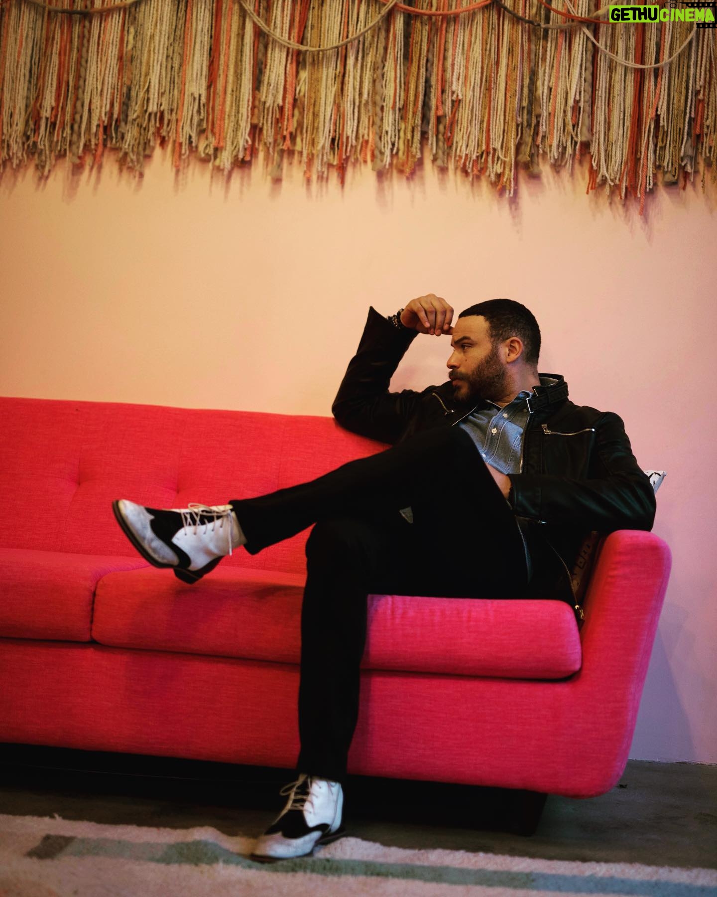 Ian Verdun - 2K Likes - Serving shoes and pink couches since 2018. #shoes #ohmygod #ifyouwerearoundduringtheearlydaysofyoutubeyoullgetthatjoke #theseshoesruletheseshoessuck #pose #pinkmoon #nahson #pinkcouch #pinkcouchdontslouch #throwback #mensfashion