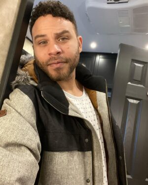 Ian Verdun Instagram - And just like that, season 3 is over! I hope you guys had as much fun watching as we did filming, and fingers crossed that we get a chance to do it all over again! Thank you to all the fans for coming along with us on this incredible ride, and a HUGE thank you to every artist, technician, and craftsperson I’ve had the honor of working and laughing with for the last few years. No matter what happens next, @siren has changed my life and blessed me with friendships that will last a lifetime. Gratitude is what has defined this whole experience. Swipe left for some #bts of the last moments of the season! #thankyou #season3 #thatshitwasepic #proudofallthesefaces