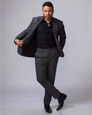 Ian Verdun Instagram - It’s the weekend. Catch me at my side job: standing on the corner, selling masks from inside my jacket lining....just kidding, who even goes outside anymore. #thatsso20thcentury #insideisthenewoutside #insideisalsothenewinside #weekendvibes #weekendhumor #ifwedontlaughwecry #atleastwellalreadybeinside #silverlinings #liketheliningofmyjacket #wherethemasksare #thatscalledarecall #thatscomedybitch