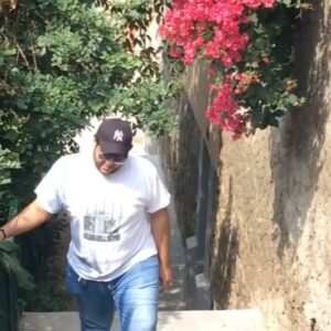 Ibrahim Alkhairallah Instagram - لقيت ذا الفديو بجوالي من سنتين تقريباً كنت طالع اعلى قمة جبل في برشلونة .. الوزن كان ١٥٠ 😅
اليوم الوضع تغير و يسنة وحدة الحمدالله ربع الوزن راح 🤲🏼 #الحمدالله
