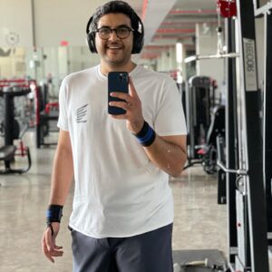 Ibrahim Alkhairallah Instagram - لقيت ذا الفديو بجوالي من سنتين تقريباً كنت طالع اعلى قمة جبل في برشلونة .. الوزن كان ١٥٠ 😅
اليوم الوضع تغير و يسنة وحدة الحمدالله ربع الوزن راح 🤲🏼 #الحمدالله