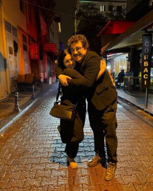 İbrahim Büyükak Instagram - Ve paydos💙
Başta canım partnerim Yasemin Sakallıoğlu’na
ve birbirinden şahane oyuncu arkadaşlarıma,
kamera arkasındaki muhteşem ekibime ve yapımcımıza
çok teşekkür ederim🌹
29 Aralık’ta çok eğleneceğiz çok😉

@mutluyuzfilm