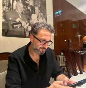 İbrahim Selim Instagram - Bir takım aktiviteler dumpı
1-sanat 2-yemek 3-yemek 4 ve 5- sanat 6- açlıktan gergin bir sanat 7- Kendimi açık ettiğim an, tokum kesin bak orda

İyi kilo almıyorum he @nilaykececi

📸 @daayeay 🥰