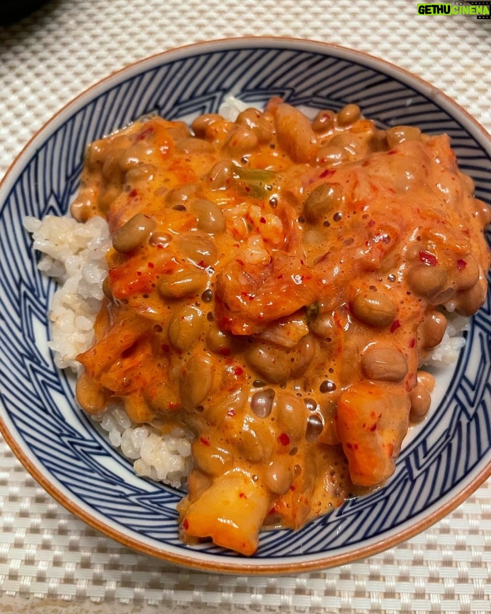 Ichikawa Ebizo XI - 11K Likes - *
The thing I’m crazy about these days is natto (fermented soybeans) and kimchi (Korean pickles)‼️
I eat about three helpings of this and feel happiness💕
Really so delicious…
My kids will be coming tomorrow to see the “Sendai-hagi,” so we’ve made promise to go out to dinner after the stage-✨
現在ハマってるのが
納豆キムチです‼️
これを3杯くらい頂き
幸せを感じます💕
本当に美味しい、、
明日は二人が先代萩見に来るので
終わったらご飯にいこうねーと、
約束しました✨
#市川團十郎白猿 #市川海老蔵 #海老蔵 #市川新之助 #成田屋 #歌舞伎 #歌舞伎座 #和 #舞台 #三千世界 #ABKAI #ABMORI #ebizoichikawa #ebizo #kabuki #thunderparty #theater #theaterarts #actor #kabukiactor #japan #classic #traditionaljapan #japaneseculture
#japan_og_insta #performingarts