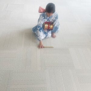 Ichikawa Ebizo XI Instagram - *
Rehearsing at home. Of course we do rehearsals at the studio too, however, we practice at home as well.
Today I am going to go over with the two about how to rehearse. There exists a how-to method for rehearsals. Just rehearsing sometimes do not mean so much, and I had talked about HOW to do REAL rehearsals, during meal time, so the two today are going to do rehearsal at home with focus on that point.
Strike while the iron is hot, indeed.

お家でのお稽古。

もちろん稽古場でも稽古してます、

でも、家でもします。

今日は稽古の仕方を2人に話します。
稽古の仕方ってあるんですよね、

ただ稽古するって、
案外意味がない事あって、
本当の稽古とは
どうやるのか！
を話を食事中にしたので、

2人とも今日は
そこにフォーカスしての
家稽古、
鉄は熱いうちに、
です。

#市川團十郎白猿 #市川海老蔵 #海老蔵 
#市川新之助 #成田屋 #歌舞伎 #成長記録 #子育てぐらむ #子供のいる暮らし #子どものいる暮らし #子育て日記 #三千世界 #children #childphotography #daughter #son #ABKAI #ABMORI #ebizoichikawa #ebizo #kabuki #thunderparty #theater #theaterarts #actor #japan #classic