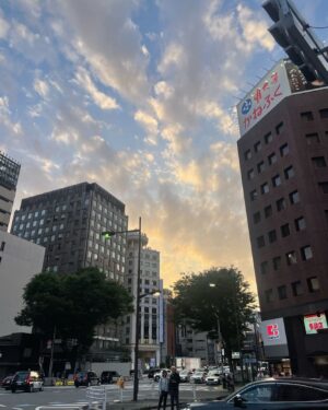 Ichikawa Ebizo XI Instagram - *
Walked to Ginza Nair's Restaurant😊💚

歩いてナイルへ😊💚

#市川團十郎白猿 #市川海老蔵 #海老蔵 
#市川新之助 #成田屋 #歌舞伎 #成長記録 #子育てぐらむ #子供のいる暮らし #子どものいる暮らし #子育て日記 #三千世界 #children #childphotography #daughter #son #ABKAI #ABMORI #ebizoichikawa #ebizo #kabuki #thunderparty #theater #theaterarts #actor #japan #classic