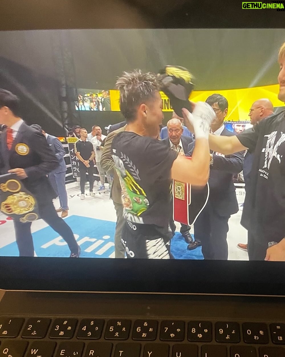 Ichikawa Ebizo XI - 9.8K Likes - *
So tough- I was watching the whole time…
Boxing🥊 after dinner❗️❗️❗️❗️
Round 1 was scary but the strength after that.
That kind of strength tells you how much training is going on daily…
Amazing.
強いですねー
ずっと見てました、
食後はボクシング🥊❗️❗️❗️❗️
1ラウンドは
ひやっとしましたが
それからの強さよ。
普段から
鍛え上げられているのが、
手に取るように分かる強さですね、、
凄い。
#市川團十郎白猿 #市川海老蔵 #海老蔵 #市川新之助 #成田屋 #歌舞伎 #歌舞伎座 #和 #舞台 #三千世界 #ABKAI #ABMORI #ebizoichikawa #ebizo #kabuki #thunderparty #theater #theaterarts #actor #kabukiactor #japan #classic #traditionaljapan #japaneseculture
#japan_og_insta #performingarts
