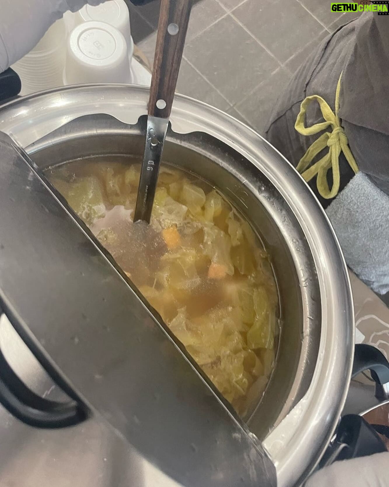 Ichikawa Ebizo XI - 9K Likes - *
Smelling like school cafeteria…
Brings back memories and kinda makes me cry…
学校の給食みたいな、
香り、
なんか
懐かしすぎて
泣けます、、
#市川團十郎白猿 #市川海老蔵 #海老蔵 #市川新之助 #成田屋 #歌舞伎 #歌舞伎座 #和 #舞台 #三千世界 #ABKAI #ABMORI #ebizoichikawa #ebizo #kabuki #thunderparty #theater #theaterarts #actor #kabukiactor #japan #classic #traditionaljapan #japaneseculture
#japan_og_insta #performingarts