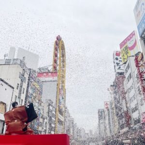 Ichikawa Ebizo XI Instagram - *
OSAKA‼️
Nirami (glare) ceremony at Dotonbori‼️
Thank you so very much😭

大阪‼️
道頓堀での睨み‼️

ありがとうございます😭

#市川團十郎白猿 #市川海老蔵 #海老蔵 
#市川新之助 #成田屋 #歌舞伎 #成長記録 #子育てぐらむ #子供のいる暮らし #子どものいる暮らし #子育て日記 #三千世界 #children #childphotography #daughter #son #ABKAI #ABMORI #ebizoichikawa #ebizo #kabuki #thunderparty #theater #theaterarts #actor #japan #classic