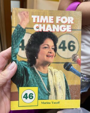 Ida Nerina Instagram - My mum wrote this book over 30 years ago… and past few days people have shared a letter she wrote to our then PM… so I thought I may as well share it here too… what a force she truly is. #truthprevails  #marinayusoff  DM ME IF YOU WOULD LIKE TO PURCHASE THE BOOK. RM10 postage.  you can baca the Surat in comments below… what did she get? they took everything from her…. Surat yg ditulis oleh Ahli Majlis Tertinggi UMNO, Hajjah Marinah Yusoff kpd PM pada 14/4/1987

 14 April 1987

 YAB Dato 'Seri Mahathir Mohamed,
 Presiden UMNO Malaysia,
 Ibu Pejabat UMNO
 Tingkat 38, Menara Dato 'Onn,
 Jalan Tun Ismail,
 Kuala Lumpur

 Dato 'Seri

FLEET HOLDINGS SDN BHD

 Bagi pihak ahli-ahli UMNO yang telah memilih saya ke Majlis Tertinggi UMNO, izinkan saya menyampaikan kepada anda beberapa perkara mengenai Syarikat-syarikat yang dimiliki oleh UMNO bernama FLEET HOLDINGS SND BHD.  Oleh kerana saya tidak berjaya melihat anda walaupun saya telah mencuba beberapa kali sejak November 1986, saya terpaksa berkomunikasi melalui surat.

 Beberapa tahun yang lalu saya dilantik bersama dengan YB Dato 'Rais Yatim dalam Jawatankuasa Aset UMNO.  Kami dilantik untuk menyiasat dan menyenaraikan semua Aset UMNO.  Beberapa soalan dikemukakan kepada anda yang hingga kini belum mendapat jawapan.