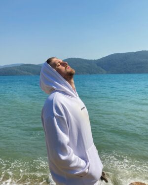 İdris Nebi Taşkan Instagram - Eğer görmek istiyorsan gözlerini kapa ! 🙏