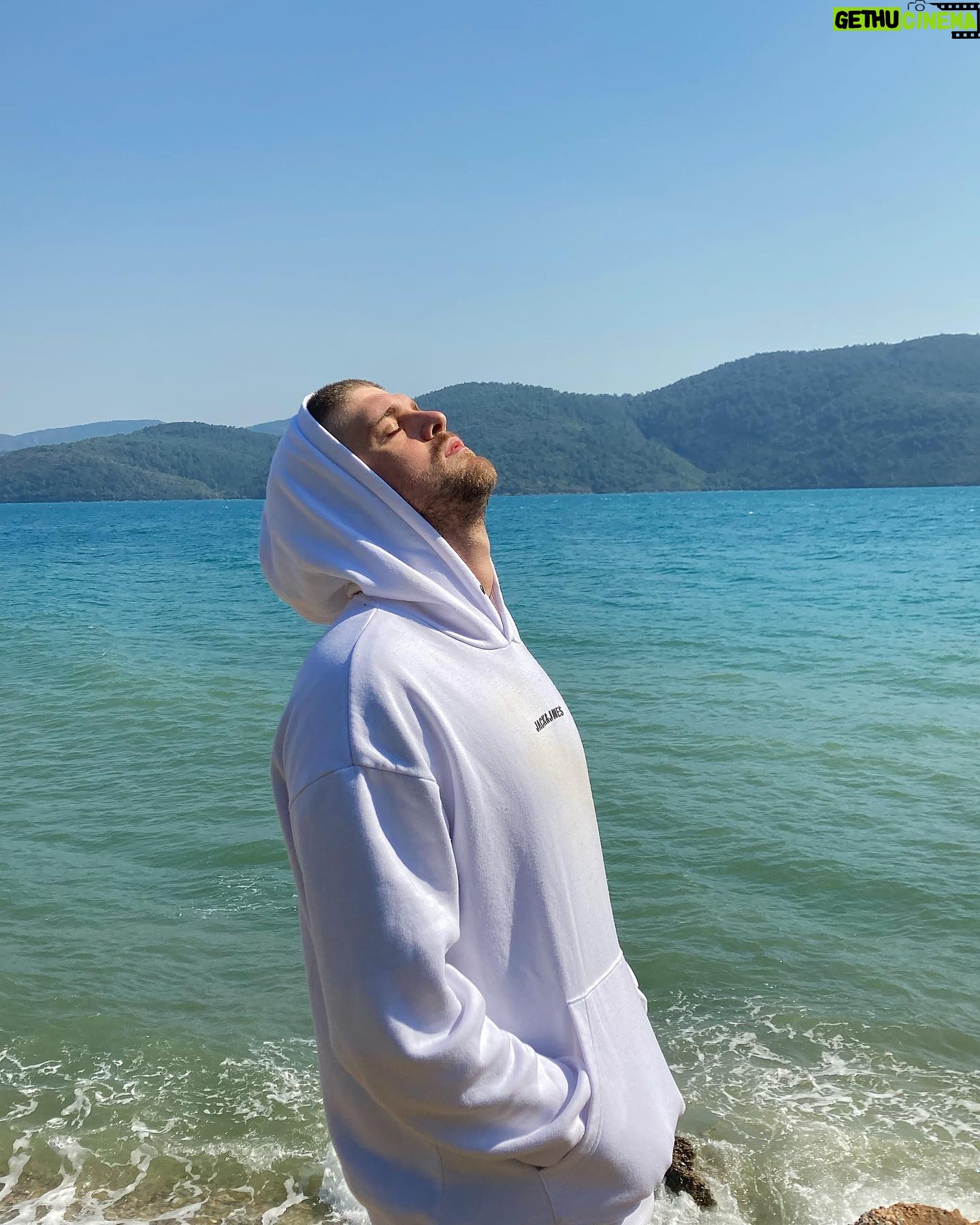 İdris Nebi Taşkan - 18.7K Likes - Eğer görmek istiyorsan gözlerini kapa ! 🙏