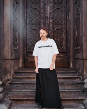 Ievgen Klopotenko Instagram - Люблю божеВІЛЬНИХ людей. Одягайте футболки з @klopotenko_store, щоб я здалеку бачив, кого з вас любити. Цьом.