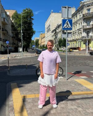 Ievgen Klopotenko Instagram - Розігрую квиток на звану вечерю.

Як ви розумієте вислів «Сміливі завжди мають щастя»? Для мене це не просто чогось хотіти, а діяти. Хочу перемоги — дію, доначу і вас запрошую.

Хочете зі мною? Я долучився до збору @tykho.foundation (ціль збору у каруселі). А ви можете перейти за посиланням в шапці профілю і діяти.

За донат від 50 грн розіграю квиток на будь-яку звану вечерю в одному з моїх закладів (квиток треба використати до кінця року)

Більше донатів = більше шансів на перемогу.
Бо дії додають життю сенсу. Цьом.