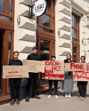 Ievgen Klopotenko Instagram - Сьогодні 2 роки, як останнього захисника Маріуполя, за наказом, евакуювали в полон із заводу «Азовсталь». Їм обіцяли обмін впродовж 3-4 місяців, але це вже третя весна в нелюдських умовах. 

Ми пам’ятаємо. І будемо нагадувати про наших захисників світові, аж поки не побачимо їх нарешті вдома. 

#freeazovstaldefenders