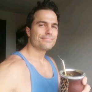 Ignacio Casano Instagram - A veces solo haciendo poco a poco aquello que nos hace bien, nos liberamos de las presiones que habitan en nuestra cabeza...
A veces con un #mate #cafe o sentarnos a descansar en la calle, alcanza para dejar de ocupar nuestra mente con lo que aún no pasó.