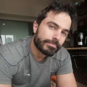 Ignacio Casano Instagram - A veces con solamente estar satisfecho de haber tenido un buen día, de haber hecho tu mejor esfuerzo, es suficiente para regalarte una sonrisa, una palmada en el hombro y seguir adelante. No necesitamos ser mejores que nadie, solo mejores que ayer.