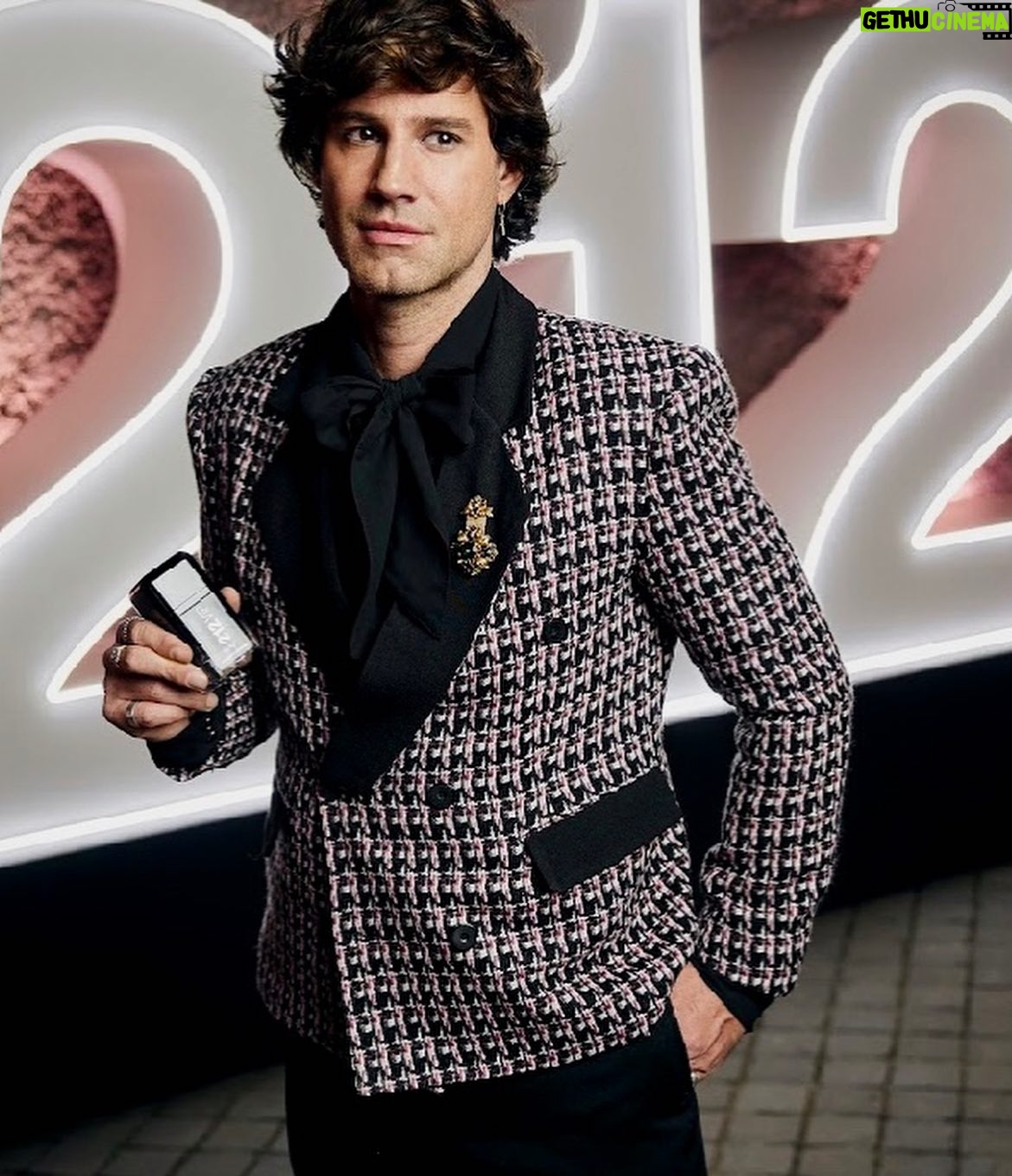 Ignacio Garmendia - 3 Likes - Postales de una noche memorable @carolinaherrera #212carolinaherrera #212stateofmind Total look @vicenterodriguez_r 🎩