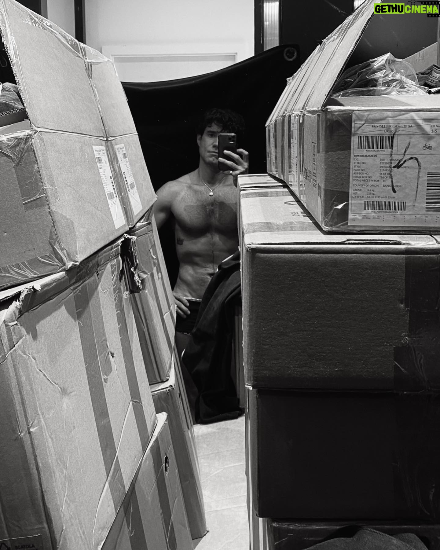 Ignacio Garmendia - 3 Likes - Entre cajas 📦
