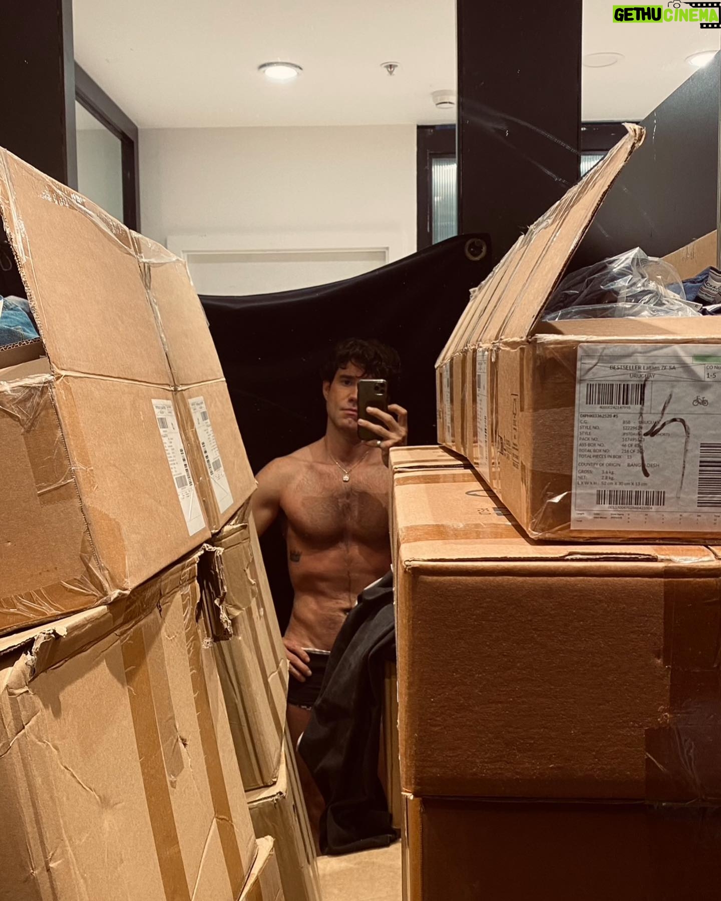 Ignacio Garmendia - 3 Likes - Entre cajas 📦