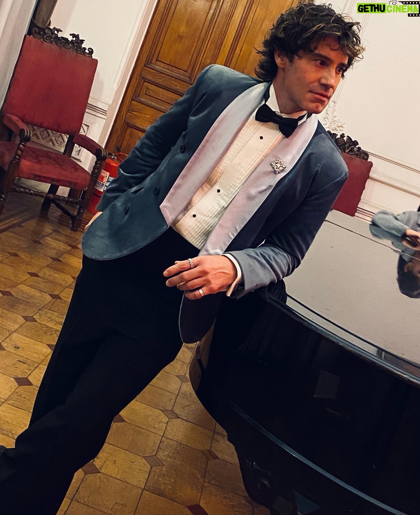 Ignacio Garmendia - 3 Likes - Fragmentos de una noche memorable…un matrimonio que quedará en la retina por un buen tiempo… 🎩🎩🎩 Total look by @vicenterodriguez_r @vicenterodriguezcl