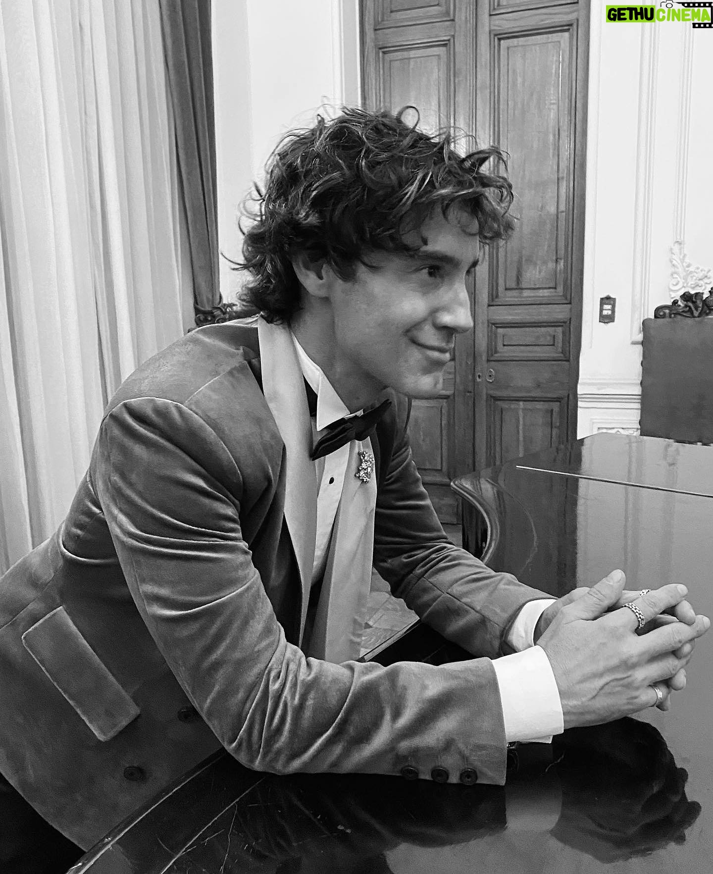 Ignacio Garmendia - 3 Likes - Fragmentos de una noche memorable…un matrimonio que quedará en la retina por un buen tiempo… 🎩🎩🎩 Total look by @vicenterodriguez_r @vicenterodriguezcl