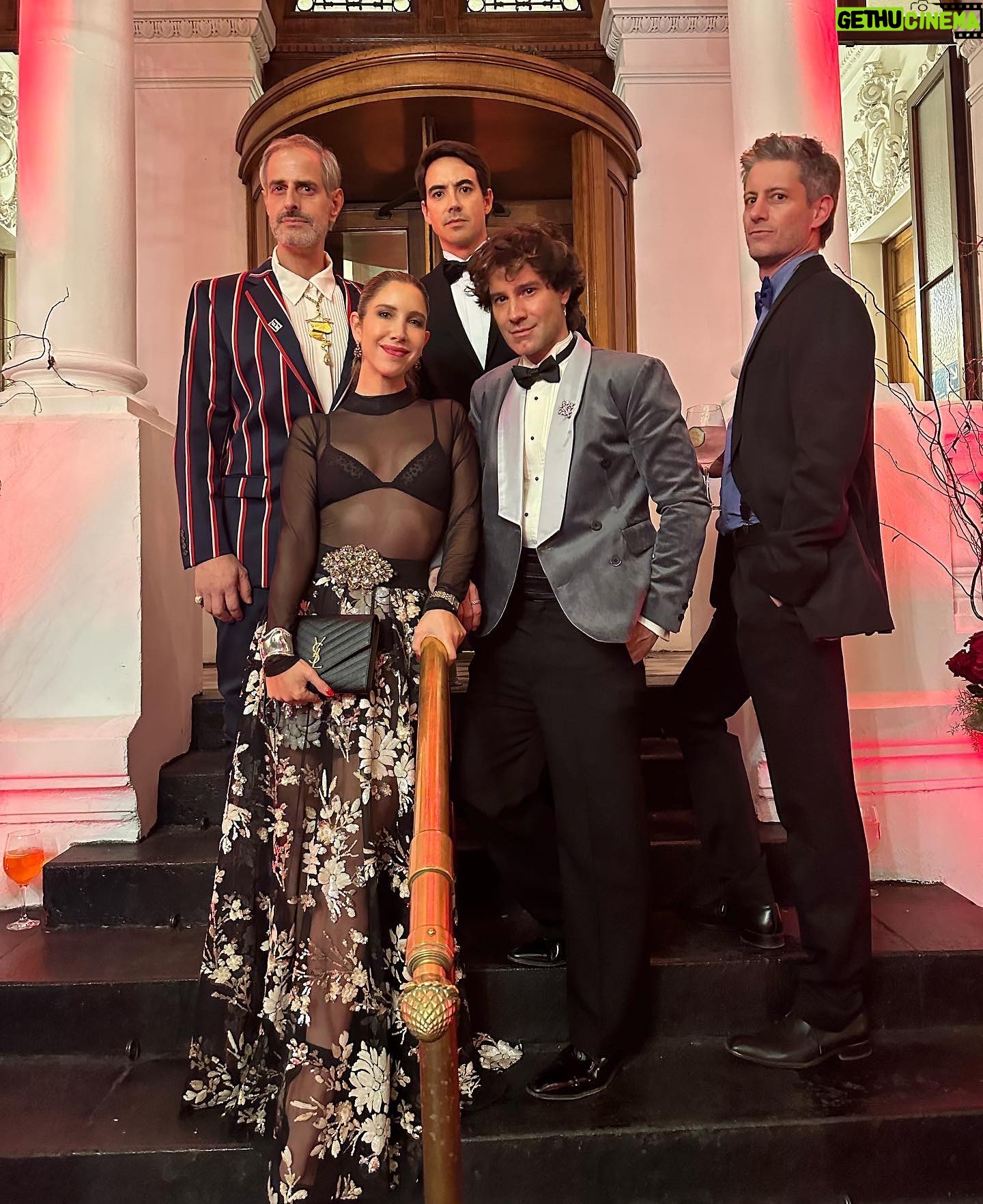 Ignacio Garmendia - 3 Likes - Fragmentos de una noche memorable…un matrimonio que quedará en la retina por un buen tiempo… 🎩🎩🎩 Total look by @vicenterodriguez_r @vicenterodriguezcl