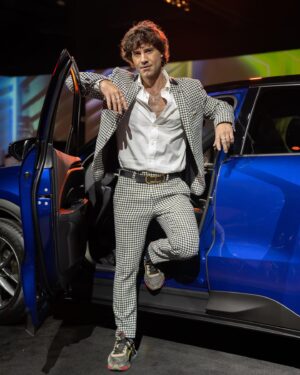 Ignacio Garmendia Instagram - Los tiempos avanzan y @lexus_chile también lo hace con su nuevo LBX 2024 con tecnología eléctrica híbrida autorecargable, nuevos y atractivos colores y un diseño interior sofisticado y minimalista. Sorprende y encanta…todo un acierto.
#NEWLEXUSLBX
#EVERYDAYEXTRAORDINARY