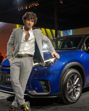 Ignacio Garmendia Instagram - Los tiempos avanzan y @lexus_chile también lo hace con su nuevo LBX 2024 con tecnología eléctrica híbrida autorecargable, nuevos y atractivos colores y un diseño interior sofisticado y minimalista. Sorprende y encanta…todo un acierto.
#NEWLEXUSLBX
#EVERYDAYEXTRAORDINARY