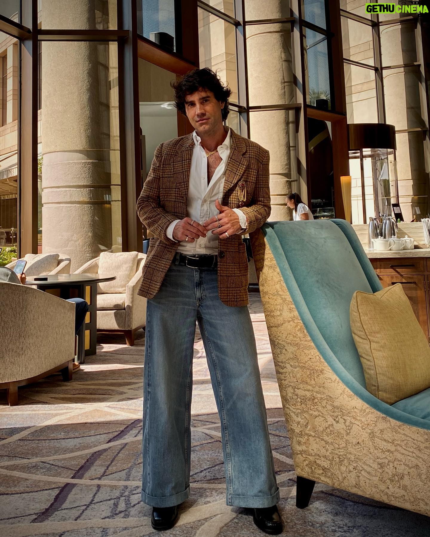 Ignacio Garmendia - 3 Likes - Hoy en lo de @sebago_world contaba que aprendí tarde a abrocharme los cordones y por eso de chico usaba mocasines y estos mocasines me recordaron ese episodio (justamente pq no tienen cordones) Estos son comodísimos, atemporales y de factura artesanal y están en @snobbycl Gracias @lofficielchile @thecollectivecl #lofficielmeets PD. Ya aprendí a abrocharme los cordones.