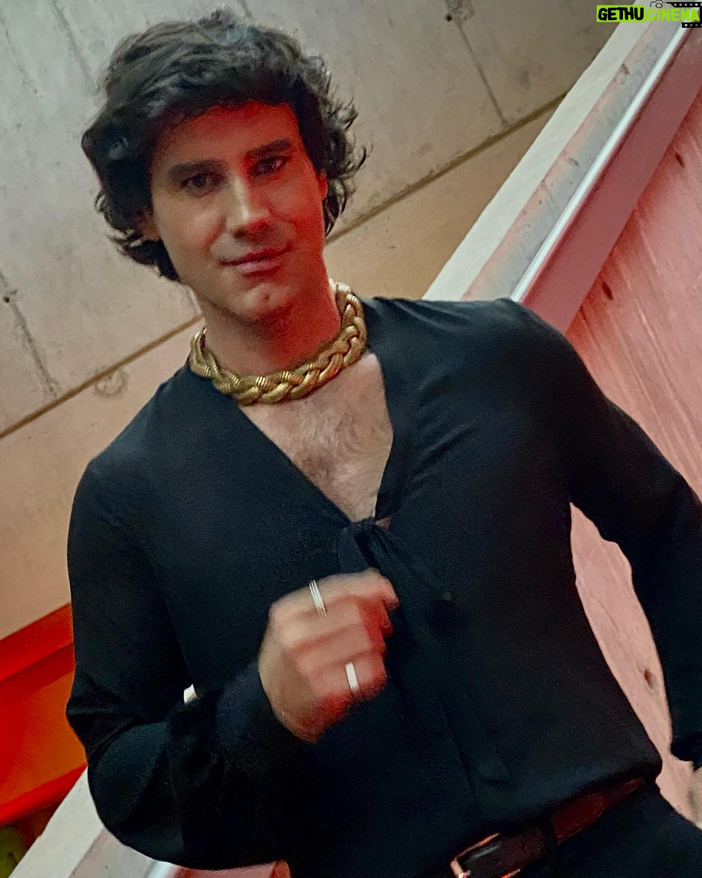 Ignacio Garmendia - 3 Likes - Hay noches y noches, pero esta sin duda fue perfecta @ferragamo cuidó cada detalle para que así fuera y vaya que se notó…mención a parte para @thecollectivecl por contribuir a ello con su impecable labor.