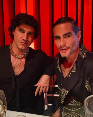 Ignacio Garmendia Instagram - Hay noches y noches, pero esta sin duda fue perfecta @ferragamo cuidó cada detalle para que así fuera y vaya que se notó…mención a parte para @thecollectivecl por contribuir a ello con su impecable labor.