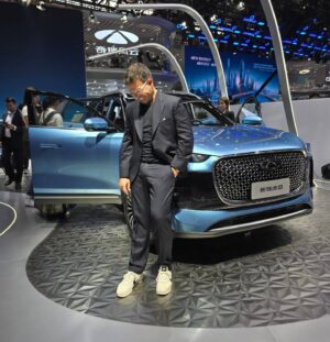 Ignacio Gutiérrez Instagram - Les presento a mi querido #tiggo8pro ...
CONTIGO... VOY CONTIGO...

@chery_chile #beijing #autoshow2024 #china #technology #cars #suv #tiggo8pro 

Ahora ya estamos en #wuhu . Una ciudad de cerca de 3 millones de habitantes y donde se producen todos los autos de #cheryinternational .

Y si diseñamos un #chery?
Vamos !! 
Buen sábado por acá!