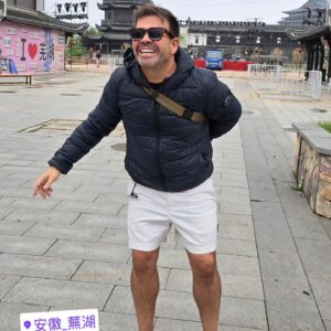 Ignacio Gutiérrez Instagram - Hoy es mi cumpleaños. Me quiero detener para agradecer a la vida por haberme mandado una mezcla imperfecta de personas que me convierten en el más.feliz. 
También agradezco los malos momentos porque me.  enseñaron ese camino largo y resiliente para lograr esa calma en el alma que siento hoy. 
Amo con  locura y pasión 
Trabajo con fuerza y dedicación 
Río fuerte 
Me gusta ver a la gente feliz y me encargo de ello. 
Quiero seguir cambiando el mundo. 
Siempre de la mano de mi @rod_mac, y familia . 
Feliz Cumpleaños para mi !