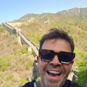Ignacio Gutiérrez Instagram - Hoy es mi cumpleaños. Me quiero detener para agradecer a la vida por haberme mandado una mezcla imperfecta de personas que me convierten en el más.feliz. 
También agradezco los malos momentos porque me.  enseñaron ese camino largo y resiliente para lograr esa calma en el alma que siento hoy. 
Amo con  locura y pasión 
Trabajo con fuerza y dedicación 
Río fuerte 
Me gusta ver a la gente feliz y me encargo de ello. 
Quiero seguir cambiando el mundo. 
Siempre de la mano de mi @rod_mac, y familia . 
Feliz Cumpleaños para mi !