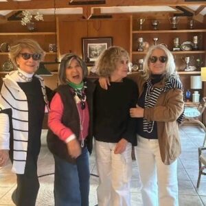 Ignacio Gutiérrez Instagram - Nada mejor que Ver a mi Mamá reír por horas junto a sus hermanas! 
Gran tarde en familia! 

Que viva la vida!
