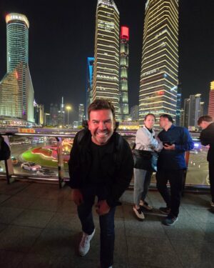 Ignacio Gutiérrez Instagram - Buenas noches #shanghai #China 
Un lugar impactante !